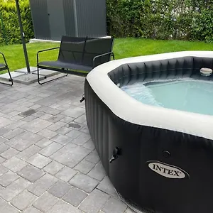 Haushälfte Mit Garten, Kamin, Grill&whirlpool Nähe Ber Ferienhaus